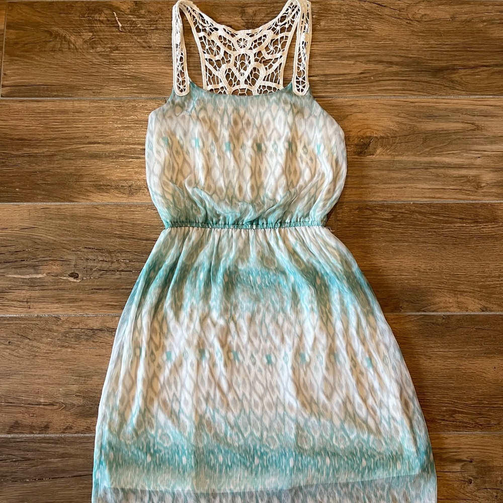 Best Mountain Blue and White Dress